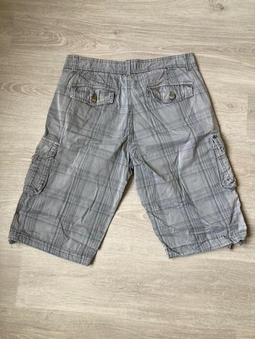 Grijze short New Star beschikbaar voor biedingen