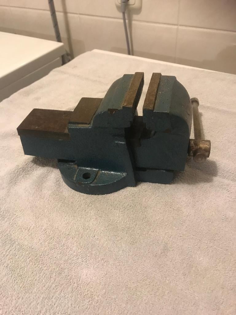 Te koop kleine bankschroef., Bricolage & Construction, Outillage | Outillage à main, Utilisé, Enlèvement ou Envoi