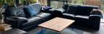 LAGERE PRIJS - Zwarte lederen 2- en 3-zit Natuzzi met poef, Huis en Inrichting, Ophalen, 250 tot 300 cm, Gebruikt, Rechte bank