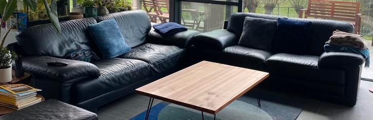 Natuzzi 2 et 3 places en cuir noir avec pouf, Maison & Meubles, Canapés | Salons, Utilisé, Banc droit, Quatre personnes ou plus