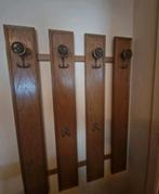 Antieke kapstok, Enlèvement