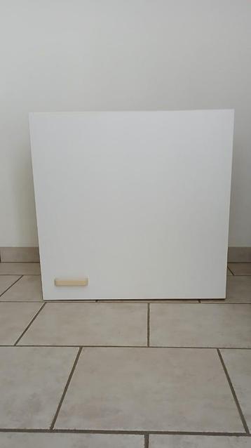 Hangkast wit beschikbaar voor biedingen