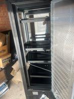 Nica Koelvitrine, Enlèvement