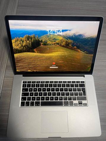 MacBook Pro Retina 15 Late 2015 250 GB MacOs Sonoma Intel i7 disponible aux enchères