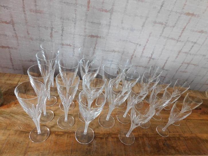 verre en crystal x 24 pièces - service - déco table, Maison & Meubles, Cuisine | Vaisselle, Comme neuf, Verre ou Verres, Autres styles