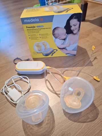 Medela Freestyle, dubbelzijdige handsfree kolf beschikbaar voor biedingen