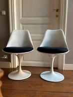 2 replica Knoll Tulip stoelen – wit met zwart kussen, Ophalen, Kunststof, Gebruikt, Twee