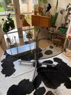 Vintage ronde tafel in gerookt glas met chromen poten  ., Huis en Inrichting, Stoffering | Tapijten en Vloerkleden, Ophalen, Gebruikt