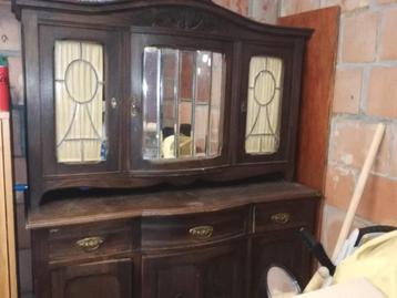 antieke kast met spiegel en loodglas beschikbaar voor biedingen