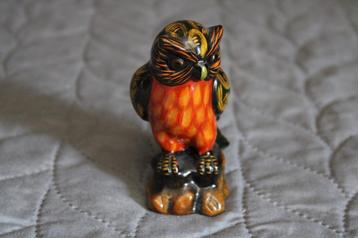 Donker bruine uil met orange gele borst 4,5 x 5 x 11 cm beschikbaar voor biedingen
