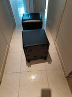 2 lederen poefs, wordt verkocht per stuk, Huis en Inrichting, Ophalen, Zo goed als nieuw