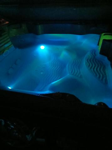 Jacuzzi 6pers beschikbaar voor biedingen