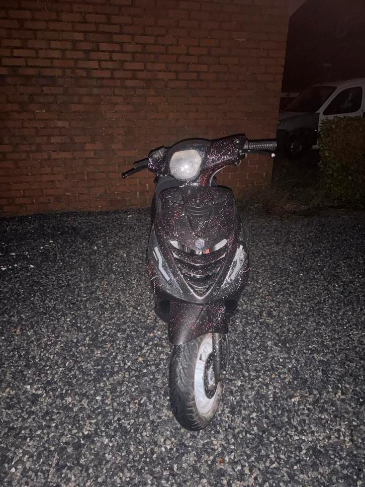 zip 70cc A klassen, Fietsen en Brommers, Scooters | Piaggio, Zo goed als nieuw, Zip, Ophalen