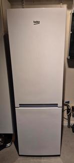 Beko A+ koelkast met diepvries, Elektronische apparatuur, Ophalen, Zo goed als nieuw, Met aparte vriezer, 160 cm of meer