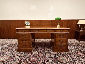 Klassiek Engels Eichholtz Bureau beschikbaar voor biedingen