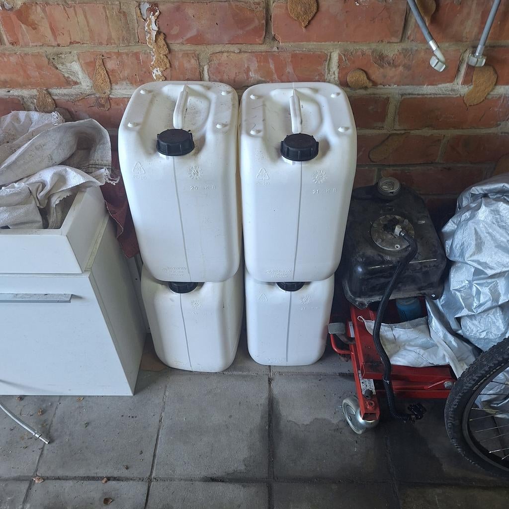 Bidon  30L 20€ les 4, Bricolage & Construction, Chauffe-eau & Boilers
