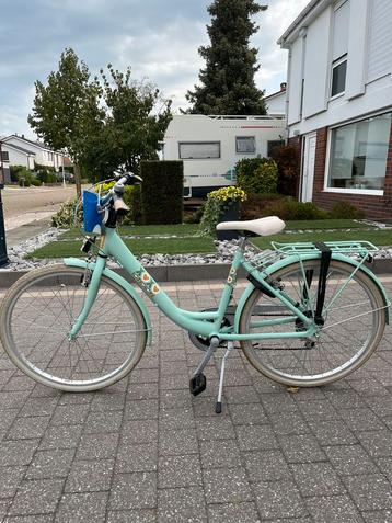 Joli vélo pour filles  disponible aux enchères