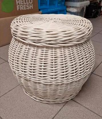 Panier en osier beschikbaar voor biedingen