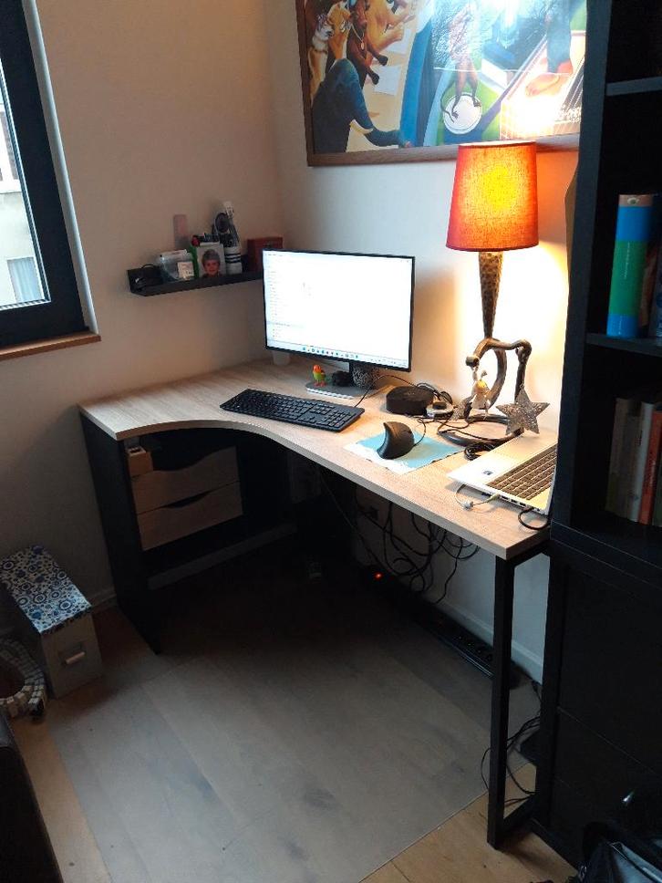 Hoekbureau - breedte 145 cm, Huis en Inrichting, Bureaus, Zo goed als nieuw, Bureau, Ophalen