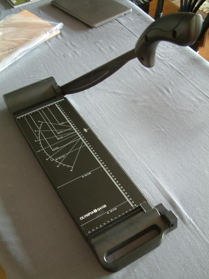 Neuf Massicot A3 - Guillotine Olympia G4108, Articles professionnels, Aménagement de Bureau & Magasin | Fournitures de bureau