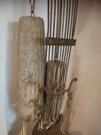 Antieke klok, gewichten in zandsteen aan touw., Antiquités & Art, Antiquités | Horloges, Enlèvement