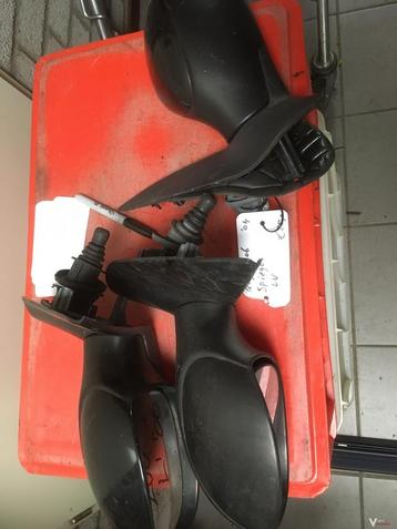 Peugeot 206 2001 spiegel links handbediend  beschikbaar voor biedingen