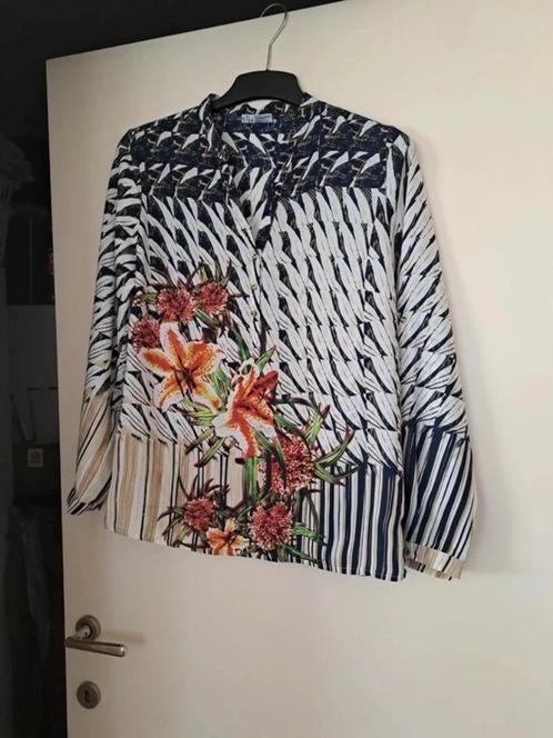 Bedrukte blouse Eiza Maat 42/44, Kleding | Dames, Blouses en Tunieken, Zo goed als nieuw, Maat 42/44 (L), Overige kleuren, Ophalen of Verzenden