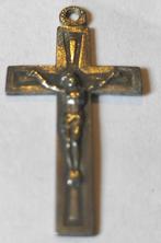 Pendentif croix avec Jésus  (France), Enlèvement ou Envoi