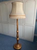 LAMPADAIRE  VINTAGE EN BOIS SCULPTÉ DORÉ  A LA FEUILLE 1925, Comme neuf, Bois, LODEWIJK XVI, 150 à 200 cm