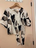 Geklede beige blouse met zwarte tekeningen, Ophalen of Verzenden, Nieuw, Maat 38/40 (M), Beige