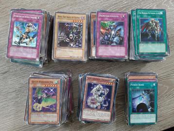 Een 600 tal yu-gi-oh! Kaarten beschikbaar voor biedingen