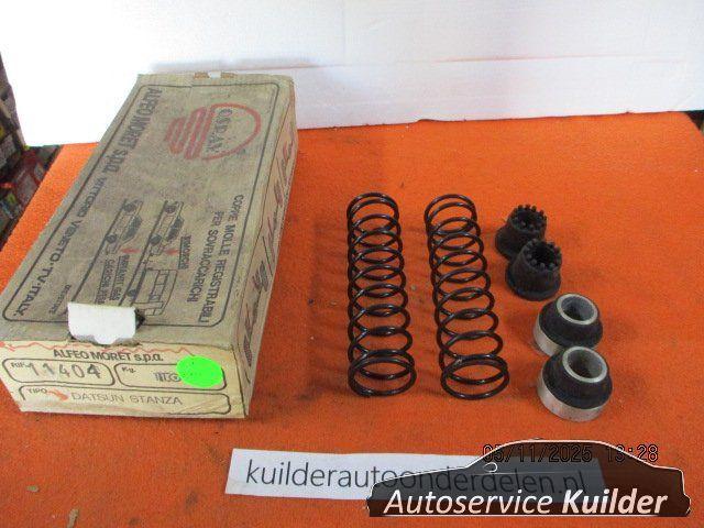 Hulpveren set Datsun Stanza Nissan Laurel 2.0GL combi OSRAV, Autos : Pièces & Accessoires, Suspension & Châssis, Nissan, Neuf