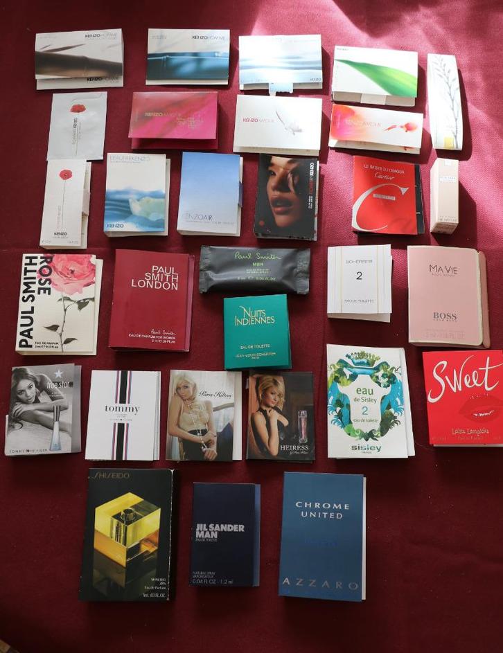 30 parfum staaltjes, Verzamelen, Parfumverzamelingen, Zo goed als nieuw, Miniatuur, Ophalen of Verzenden