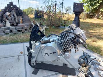 Skyteam,dax,monkey,ss,dirt,quad moteurs 125 et 110+lot pièce