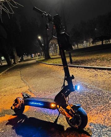 Koop een G2 Master 2025-scooter  beschikbaar voor biedingen