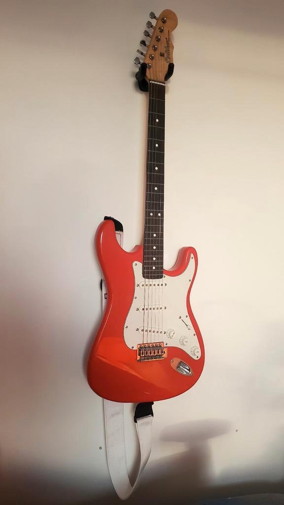 Calibre elektrische gitaar met nieuwe snaren!!!, Muziek en Instrumenten, Snaarinstrumenten | Gitaren | Elektrisch, Zo goed als nieuw