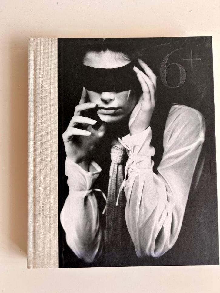 6+ Antwerpse mode - Geert Bruloot, Boeken, Mode, Zo goed als nieuw, Couturiers, Ophalen of Verzenden