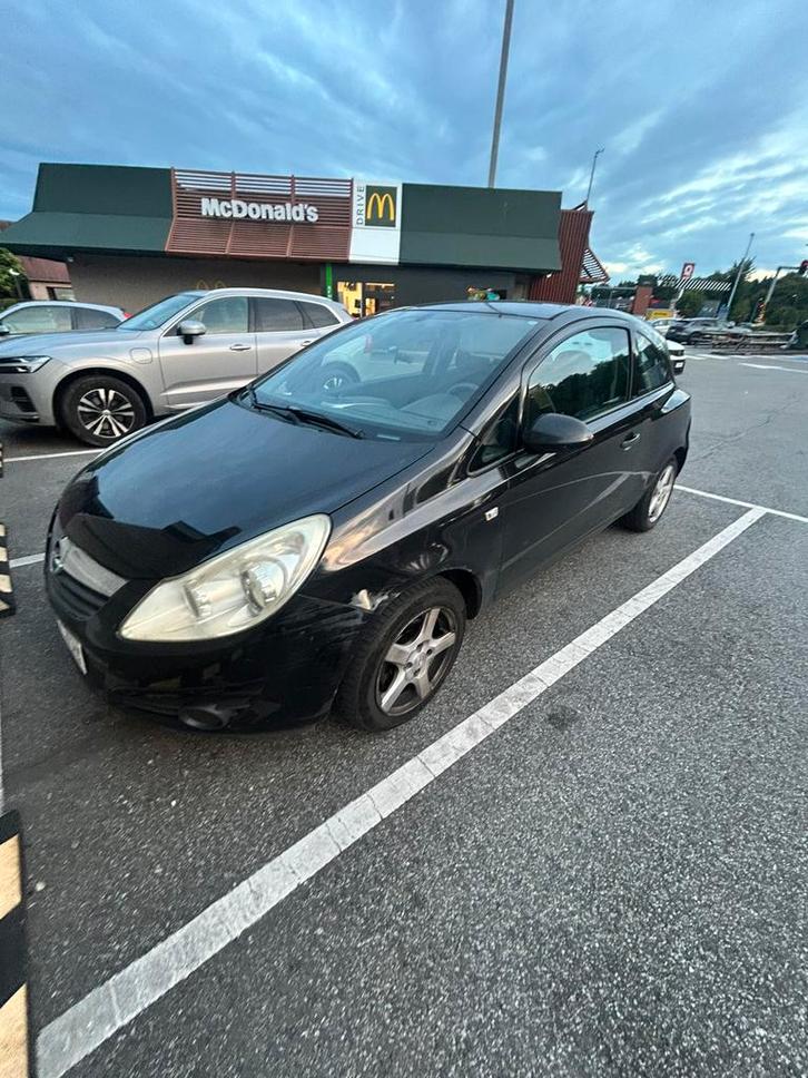 Zwarte Opel corsa, Auto's, Opel, Particulier, Corsa, Benzine, Euro 4, Stadsauto, 3 deurs, Handgeschakeld, Zwart, Zwart, Stof, Voorwielaandrijving