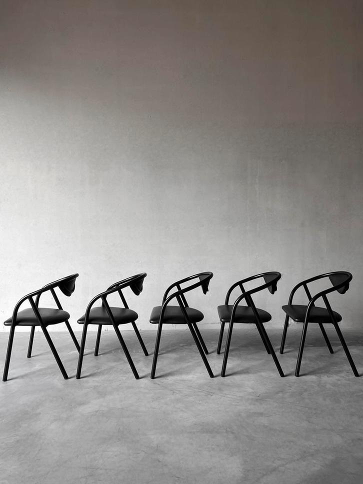 Post moderne zwarte lederen eetkamerstoelen, Maison & Meubles, Chaises, Comme neuf, Noir, Enlèvement