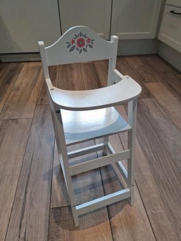 Houten poppenstoeltje beschikbaar voor biedingen