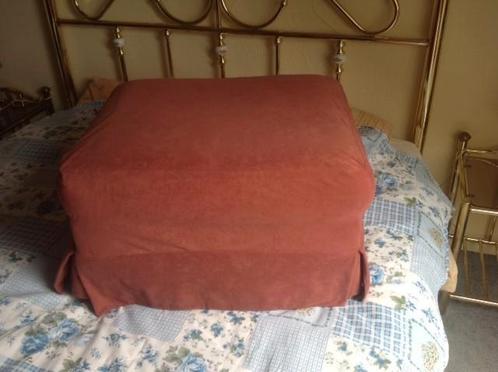 Poef uit England 55 x 65 x 40 cm In goede staat, Huis en Inrichting, Zetels | Voetbanken en poefs, Zo goed als nieuw, 50 tot 75 cm