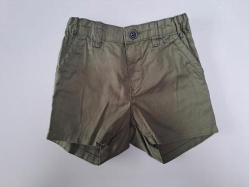 Mt 86 Licht kakigroene short, Kinderen en Baby's, Babykleding | Maat 86, Gebruikt, Jongetje, Broekje, Ophalen of Verzenden