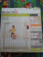 Munchkin easy close veiligheidshek met drukbevestiging