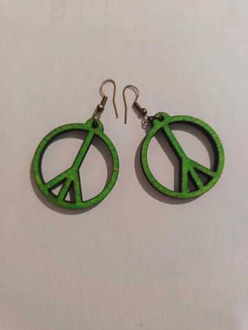 Handgemaakte houten peace teken oorringen beschikbaar voor biedingen