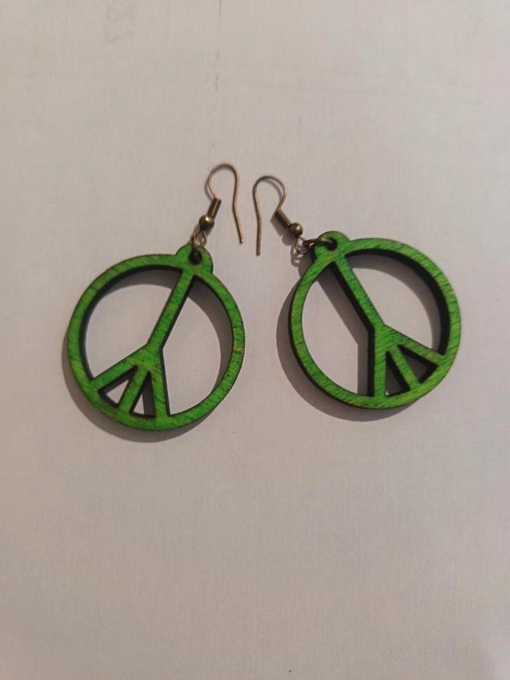 Handgemaakte houten peace teken oorringen, Handtassen en Accessoires, Oorbellen, Nieuw, Hangers, Overige materialen, Paars, Ophalen of Verzenden