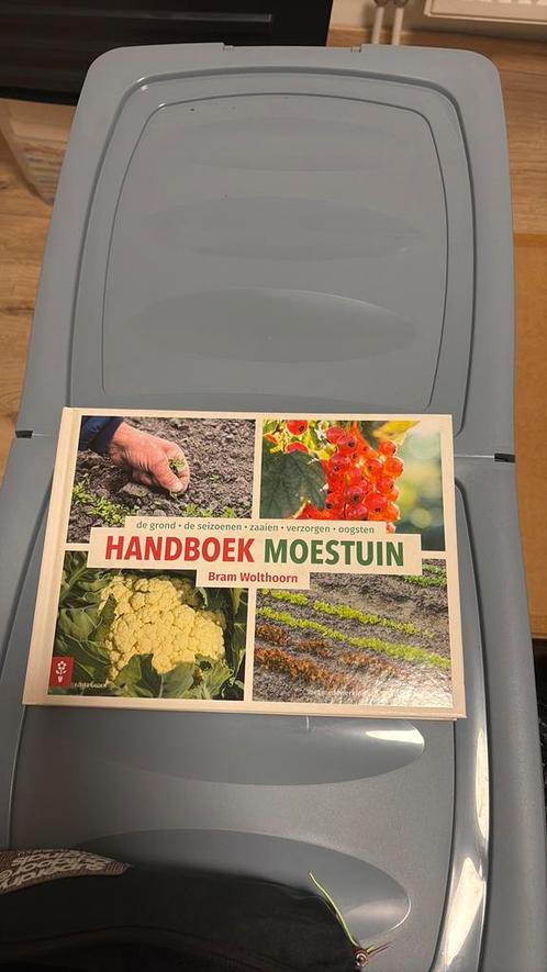 Bram Wolthoorn - Handboek moestuin, Boeken, Wonen en Tuinieren, Zo goed als nieuw, Moestuin, Ophalen of Verzenden