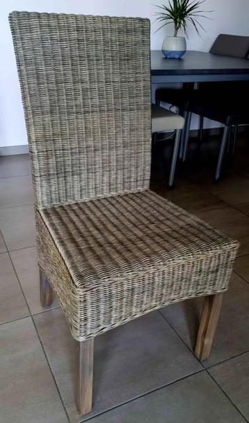 Rotan stoel beschikbaar voor biedingen