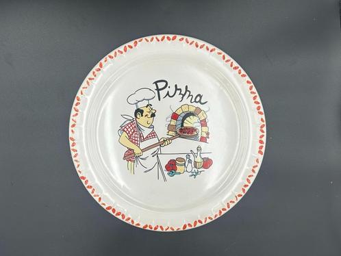 Pizzabord "Carlos" – Keramiek met Chef Afbeelding, Huis en Inrichting, Keuken | Servies, Gebruikt, Bord(en), Overige stijlen, Keramiek
