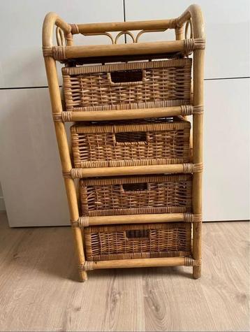 Rotan ladekast beschikbaar voor biedingen