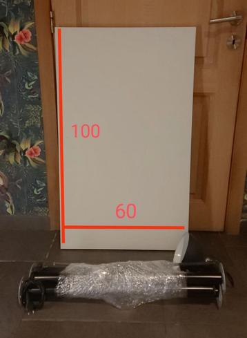 Tafel met lamp: IKEA LINNMON / ADILS + IKEA TERTIAL beschikbaar voor biedingen